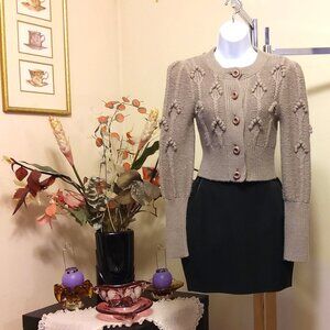 Preowned Women's Lightweight Beige Cardigan Slim Fitted knit Sweater Size S 6